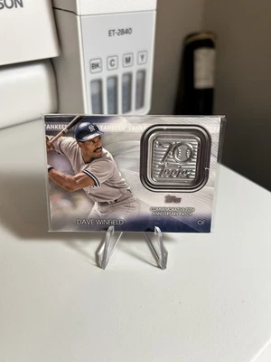 2021 Topps Update 70th Anniversary Logo Patches #T70PDW Dave Winfield Yankees - Image 1 of 2