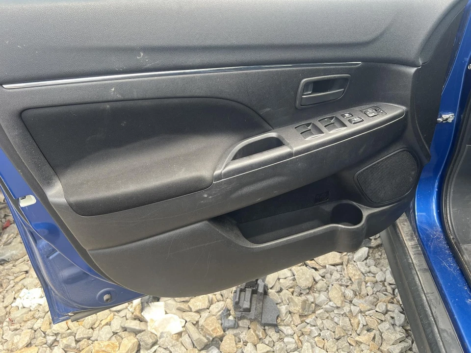 Used Front Left Door Interior Trim Panel fits: 2015 Mitsubishi Outlander sport - Изображение 1 из 4