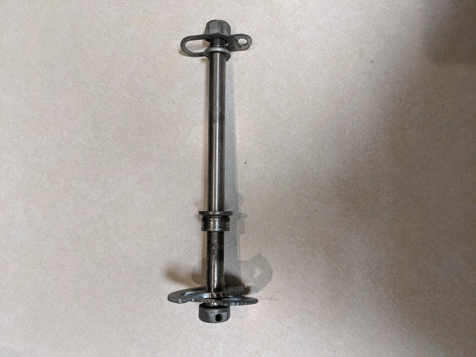 Eje trasero Honda XL350 XL 350 R 1984 con espaciadores y ajustadores Foto 1 de 4