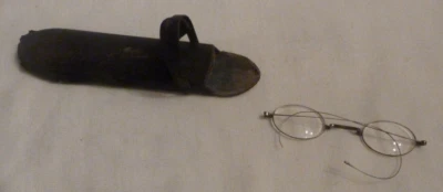 ANCIENNE PAIRE DE LUNETTES DANS SON ÉTUI (ANCIEN AUSSI). - Photo 1/4