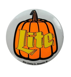 De colección Miller Lite Halloween Calabaza Botón Pin Cervecería Publicidad 3” Nuevo de Lote Antiguo - Imagen 1 de 2