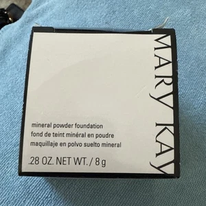 Mary Kay MINERAL POWDER FOUNDATION - Beige 1.5 Silver Top NEW 040988 5C10 - Picture 1 of 3