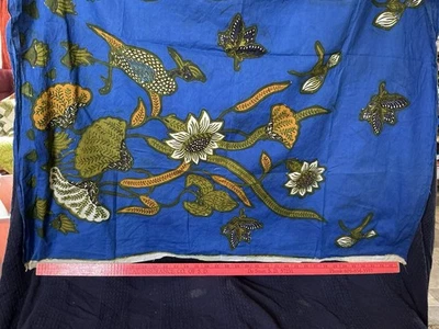 Tapiz floral azul real teñido a mano Foto 1 de 4