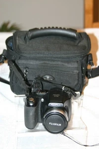 Fujifilm FinePix S5700 7.1MP Digital Bridge Camera 10x Zoom - READ DESCRIPTION - Picture 1 of 2