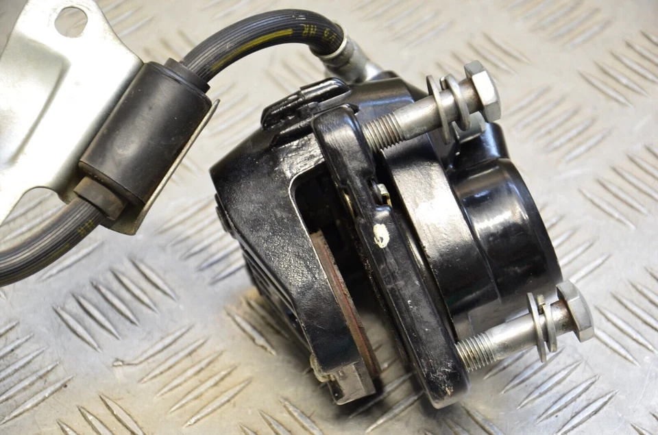 PINZA DE FRENO ORIGINAL Suzuki GT 380 COD.6208 PINZA DE FRENO TRASERO ORIGINAL - Imagen 1 de 4