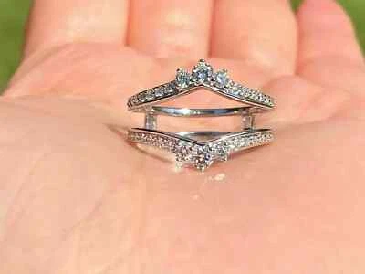 Anillo de boda potenciador envolvente redondo de diamantes creado en laboratorio de más de 2 quilates de oro blanco de 14 quilates Foto 1 de 4