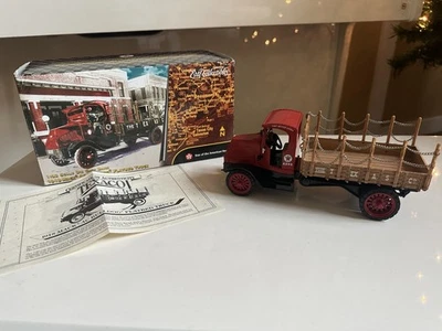 Camión modelo diecast ERTL escala 1:32 Texaco 1918 Mack AC Bulldog camión plataforma plana Foto 1 de 4