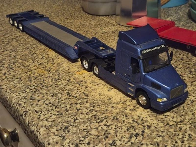 1:50 or 1:53 volvo truck - Image 1 of 4