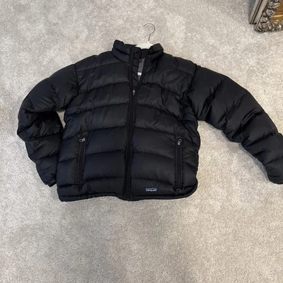Women’s Patagonia white goose down feather warm jacket black size medium - Image 1 of 4