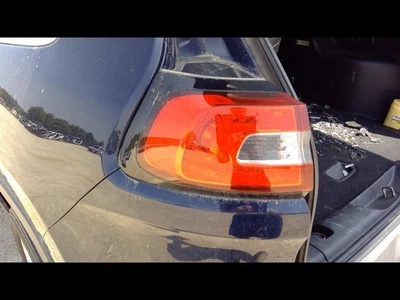 Luz trasera para conductor Jeep Cherokee LH 14-18 cuarto de panel montado LED Foto 1 de 4