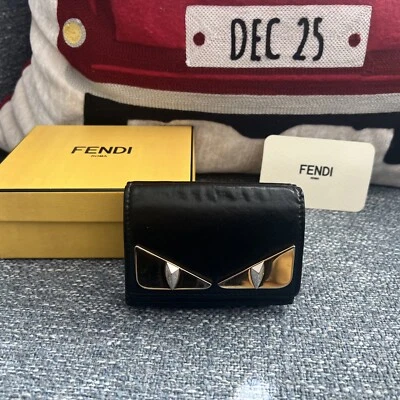 Cartera Fendi Plegable Ojo de Monstruo Cuero Negro Dorado Hecha en Italia Caja Foto 1 de 4