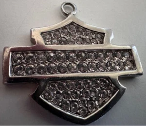 Harley Davidson Damen Anhänger 2010 mit Swarovski Steinen – Top Zustand - Bild 1 von 2