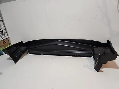 GM Radiator  Upper Air Baffle 84024045 - Image 1 of 3