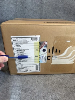 New  Cisco Catalyst CG418-E - wireless router - WWAN - desktop - Image 1 of 2