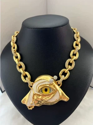 Schiaparelli Esmalte Mirada Exagerada Media Máscara Facial Colgante Collar Latón 18K Foto 1 de 4