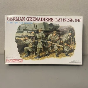 40748 Kit Montaggio Dragon 1/35 n. 6057 - German Grenadiers East Prussia 1945 - Foto 1 di 5