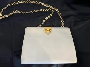Vintage Salvatore Ferragamo Handtasche weiß Leder goldfarben abnehmbare Kette  - Bild 1 von 17