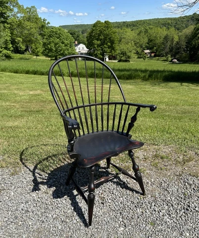 Vintage D. R. Dimes crackle black knuckle arm Windsor chair excellent condition Cover