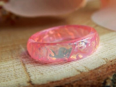 Anillo Rosa Iridiscente Aurora Pinky Sirena Apilable Resina Anillo Brillo Cuento de Hadas Foto 1 de 4