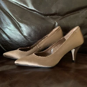 Pedro Garcia Brown satin pumps Pointed Toe Sizes - Picture 1 of 5