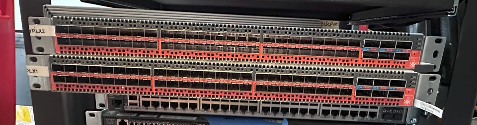 Conmutador HPE 48 puertos SFP+ 10Gb y 6 puertos QSFP+ 40Gb PlexXi PX-S2E-R R0854-F 1024-01 Foto 1 de 1