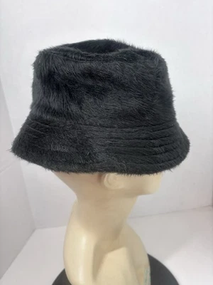 Gap Bucket Hat  Women’s Fur  Super Soft 100% Acrylic Size Small - Image 1 of 4
