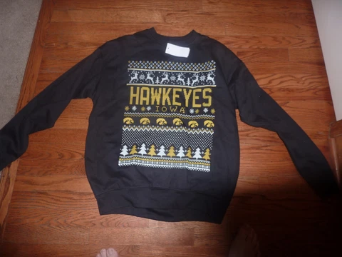IOWA HAWKEYES MEN'S FAUX CROSSSTITCH SWEATSHIRT SIZE XL   NEW Cover