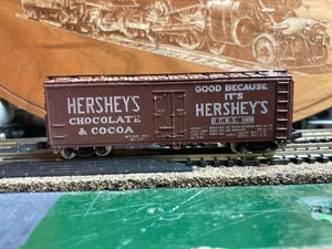 CON COR  N SCALE HERSHEYS CHOCOLATE BOXCAR - Picture 1 of 3