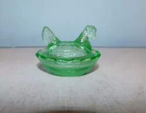 Mini Animal SALERO CUBIERTO de vidrio de manzana gallina en nido cesta tejido 2,5" - Imagen 1 de 3