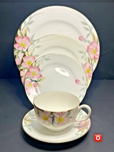 Noritake Azalea 5 piezas Ajuste de lugar floral rosa 19322 / 252622 - Imagen 1 de 23