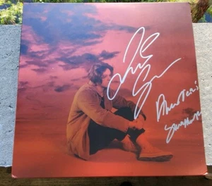 LEWIS CAPALDI SIGNIERT "JEMAND, DEN DU GELIEBT HAST" GÖTTLICH UNINSPIRIERT PLATTE VINYL BEWEIS - Bild 1 von 4