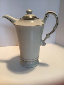 Syracuse Old Ivory Columbia 8” Coffee Pot with Lid Platinum Rings Pristine - Picture 1 of 2