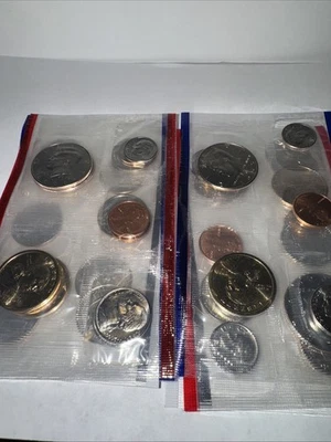 Lot Of 2 2000 P&D UNC US Mint Sets No Envelopes - Image 1 of 4