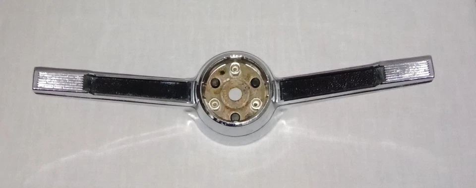 Pontiac GTO 1966 Lemans Tempest Deluxe volante bocina barra Foto 1 de 4