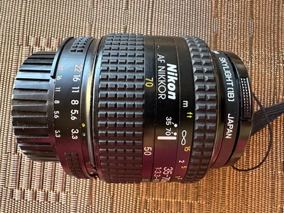 NIKON AF NIKKOR 35-70mm f/3.3-4.5 ZOOM LENS MADE IN JAPAN - Image 1 of 4