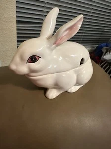 BORDALLO PINHEIRO White Rabbit FIGURINE TUREEN/SAUCE BOAT Missing Ladle - Picture 1 of 5