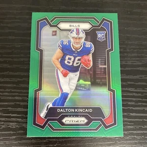 2023 Panini Prizm - Rookies Green Prizm #308 Dalton Kincaid (RC) - Foto 1 di 2