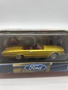 1966 Ford Thunderbird oro convertibile in custodia plastica 1:43 nuovo con scatola - Foto 1 di 7