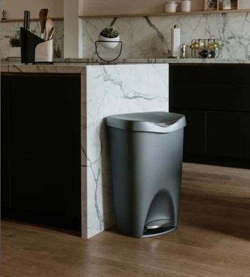 Umbra 084200 Brim 13 Gallon Plastic Step Trash Can - Image 1 of 4