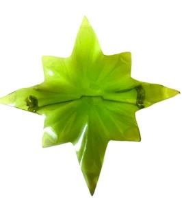 Vintage Brosche grün neongrün facettiert Lucite Strass Schneeflocke Stern Blume - Bild 1 von 12