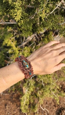 Brazalete envolvente de alambre brazalete de cobre con crisácola y turquesa Foto 1 de 4