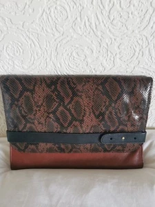 GHARANI STROK Tablet Or Ipad Leather Snakeskinvan Tan Colour Clutch Bag. - Afbeelding 1 van 8