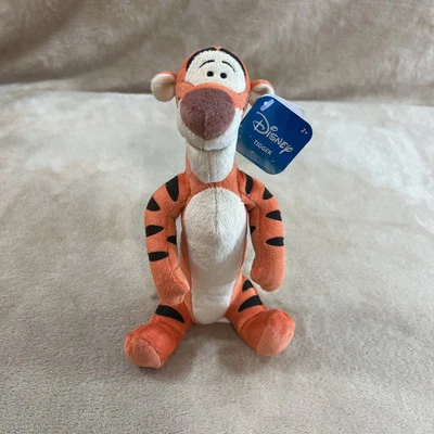 Peluche Disney Winnie The Pooh Tigger 9” de alto con etiquetas naranja y negro juguete de peluche Foto 1 de 4