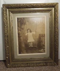 Antica ragazza in piedi sull'altalena fotografata opaca e cornice - Foto 1 di 9
