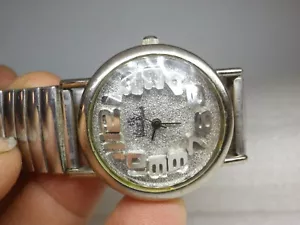 BONITO RELOJ VINTAGE AÑOS 90 UNISEX CON PRECIOSA ESFERA EN BUEN ESTADO FUNCIONA - Imagen 1 de 8