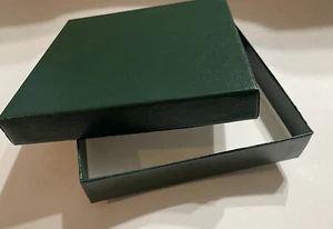 Gift Box 5x5x1 hunter green jewelry accessory Box w Green Plastic Insert - Picture 1 of 10