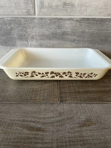 PYREX VINTAGE 1 1/4 QUART SPACE SAVER DISH/casserole GOLD LEAF ACORNS - Picture 1 of 6
