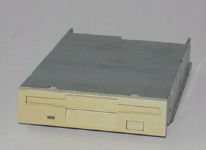 Teac FD-235HF 3,5" 1,44 MB Diskettenlaufwerk 19307772 - Bild 1 von 7