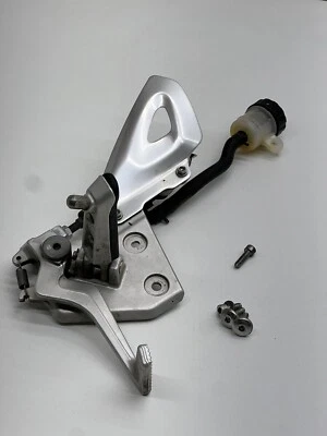 Triumph Tiger 1050 2007-2012 ABS estriba trasera derecha freno trasero pedal maestro Foto 1 de 4