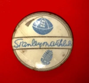 1950s VINTAGE STANLEY MATHEWS FOOTBALL FANS TIN PIN BACK BADGE - Picture 1 of 5